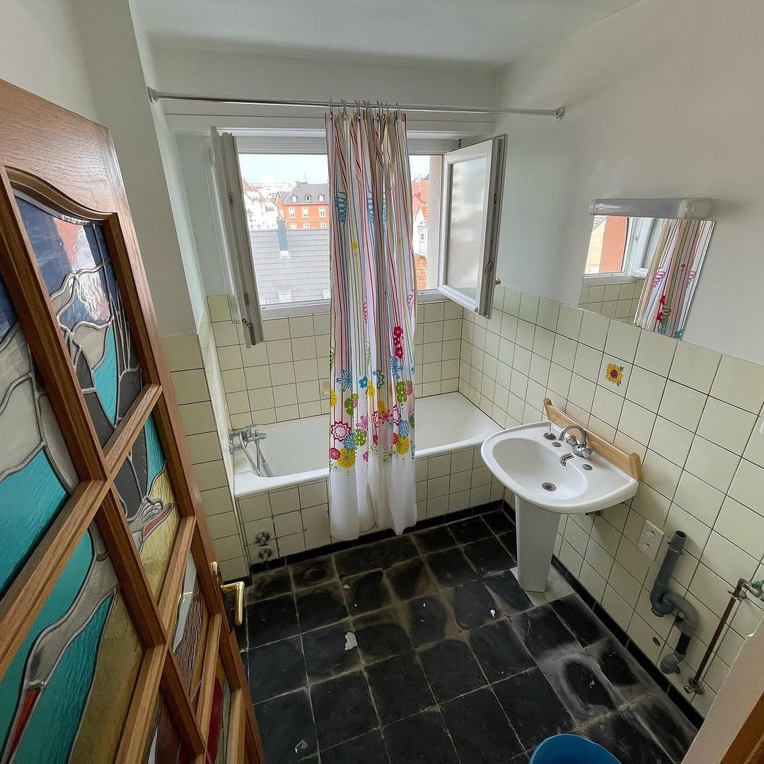 ancienne salle de bain carrelage avant