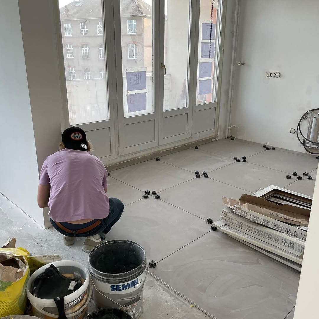 sejour carrelage pose pendant travaux