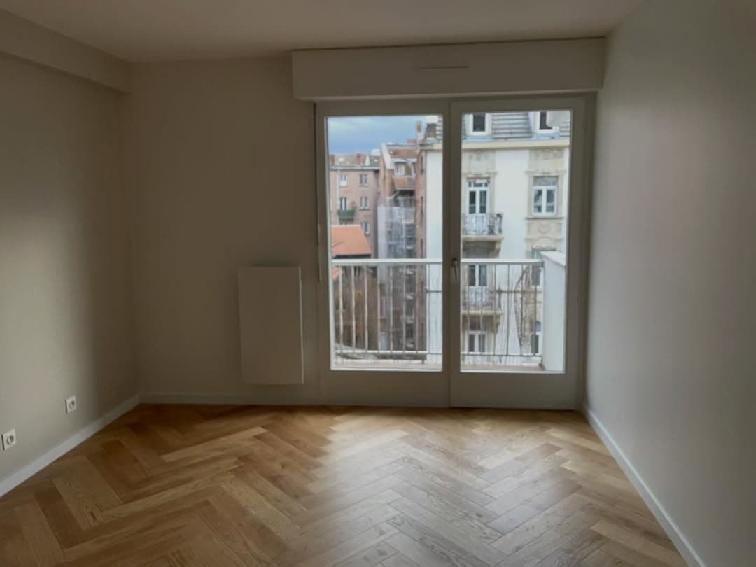 chambre parquet fenetre balcon apres renovation