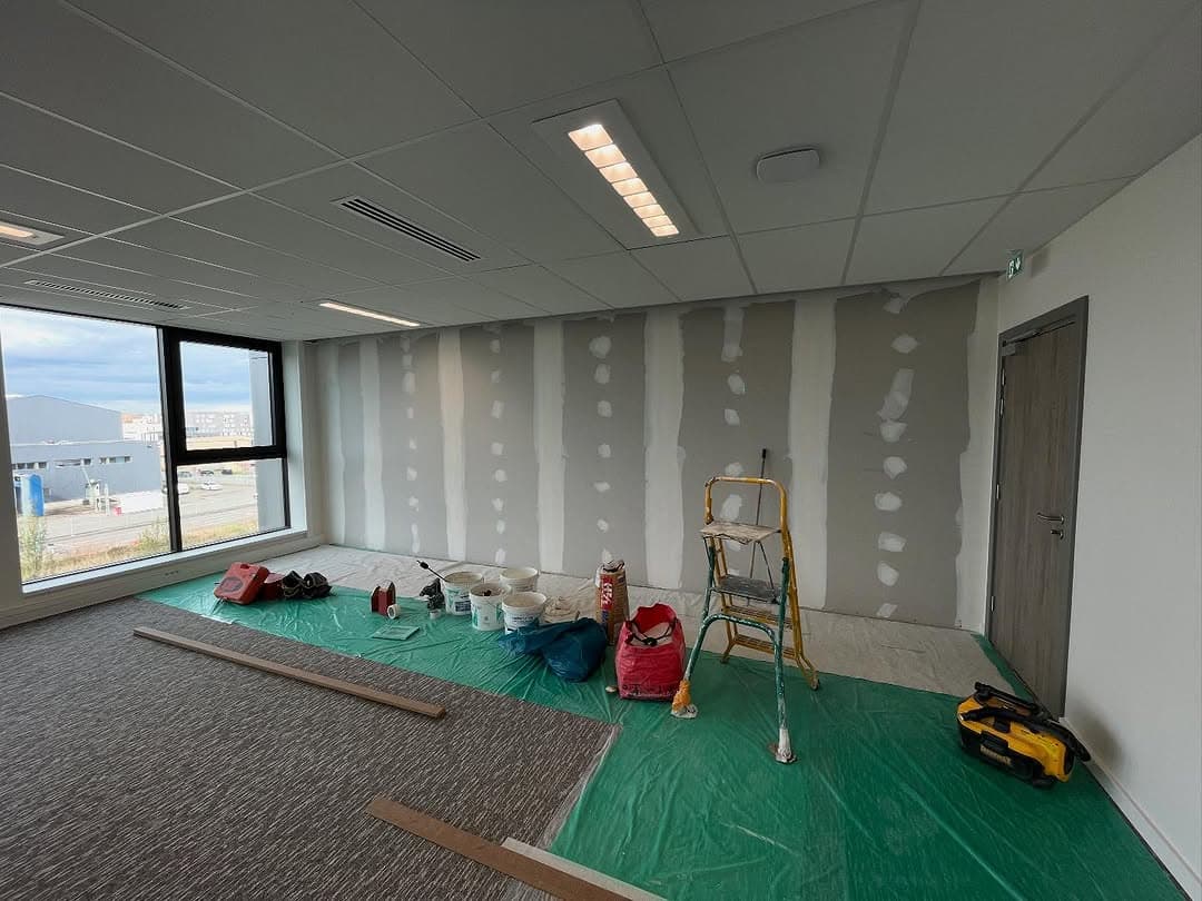 pose cloison platre plafond demontable pendant travaux