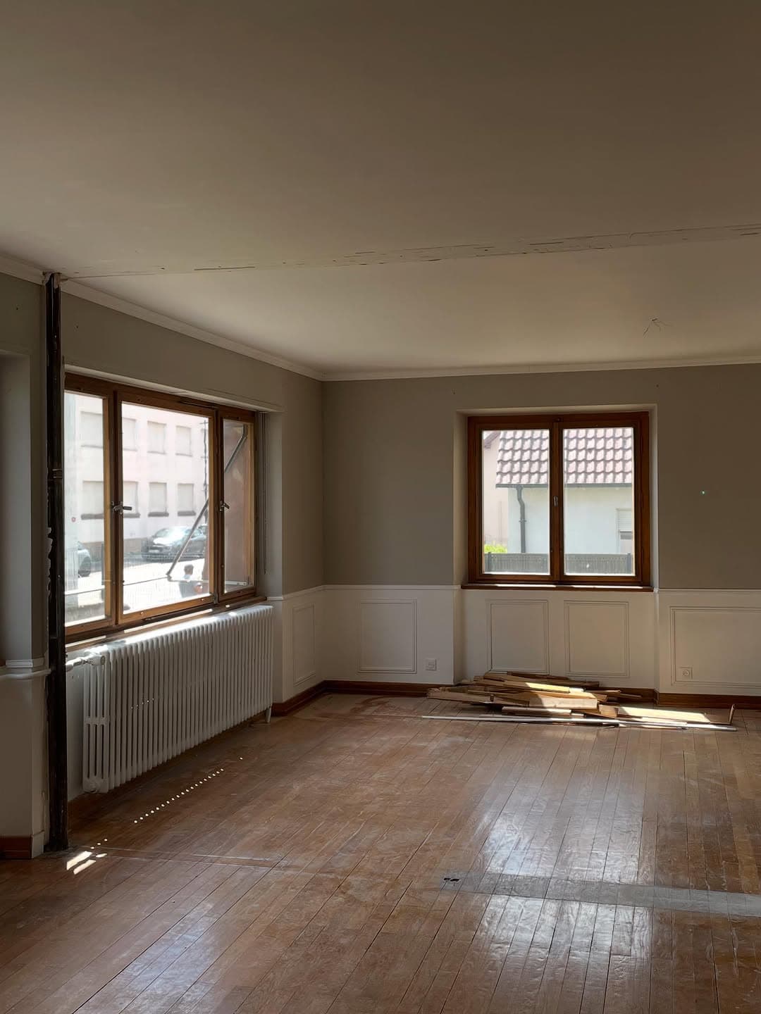 salon parquet radiateurs fenetres apres rafraichissement