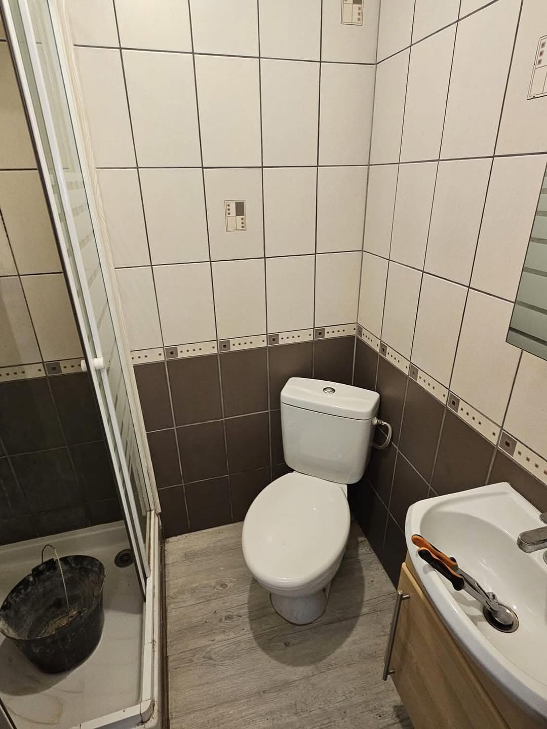 ancienne salle de bain wc douche avant