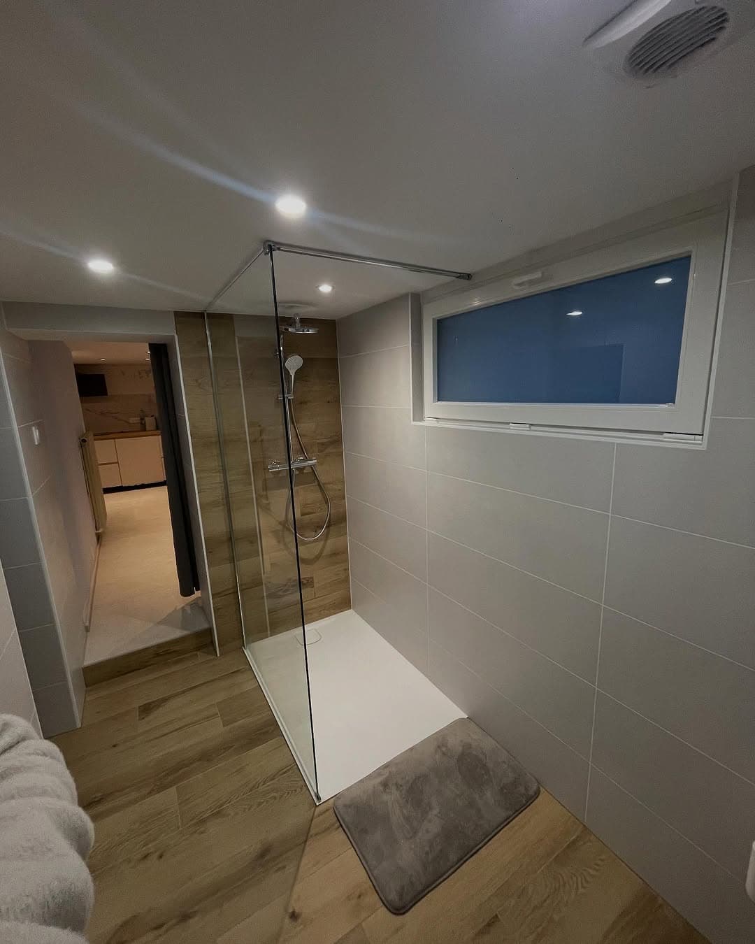 salle de bain douche verriere fenetre apres